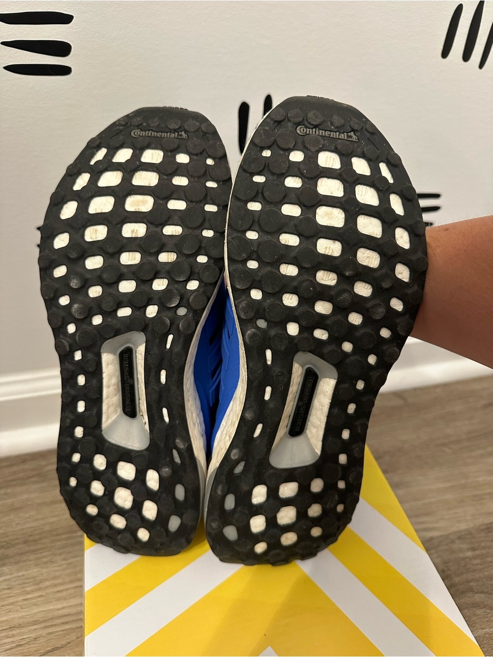 Adidas Kids UltraBoost Running Shoes, size 6 - Picture 4 of 4